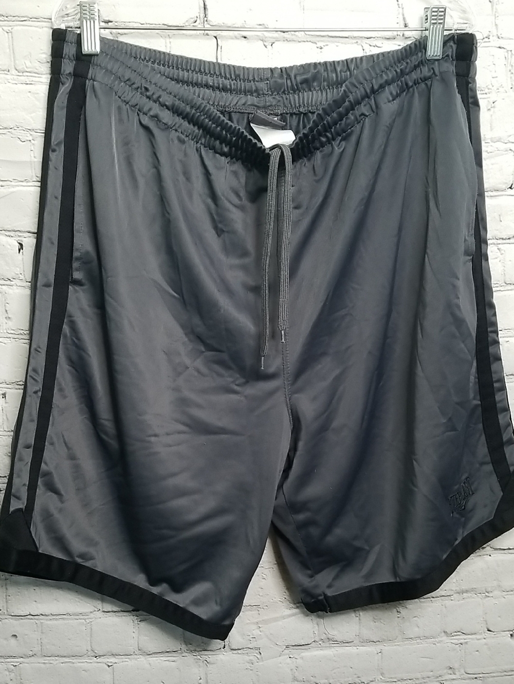 Everlast mens shorts size XXL w/ drawstring waistand & pockets. EUC